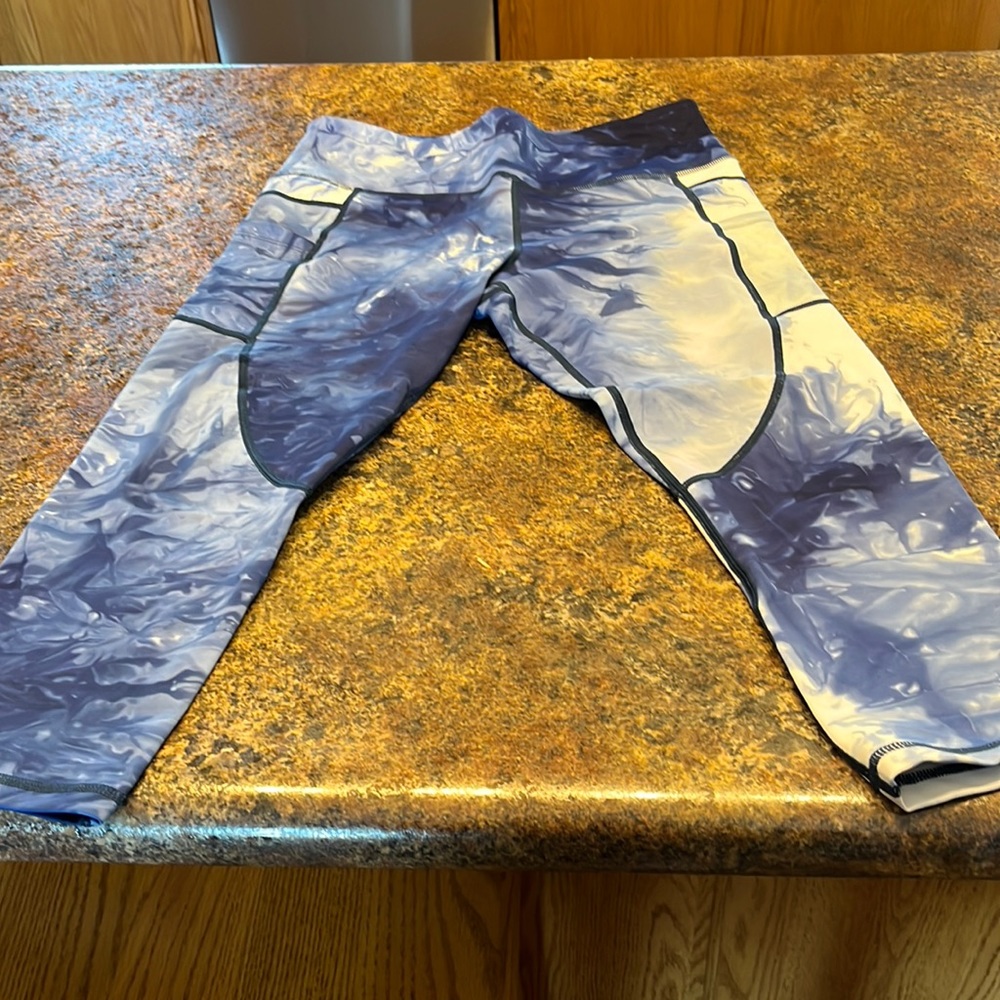 Zyia tie dye crops size 8-10